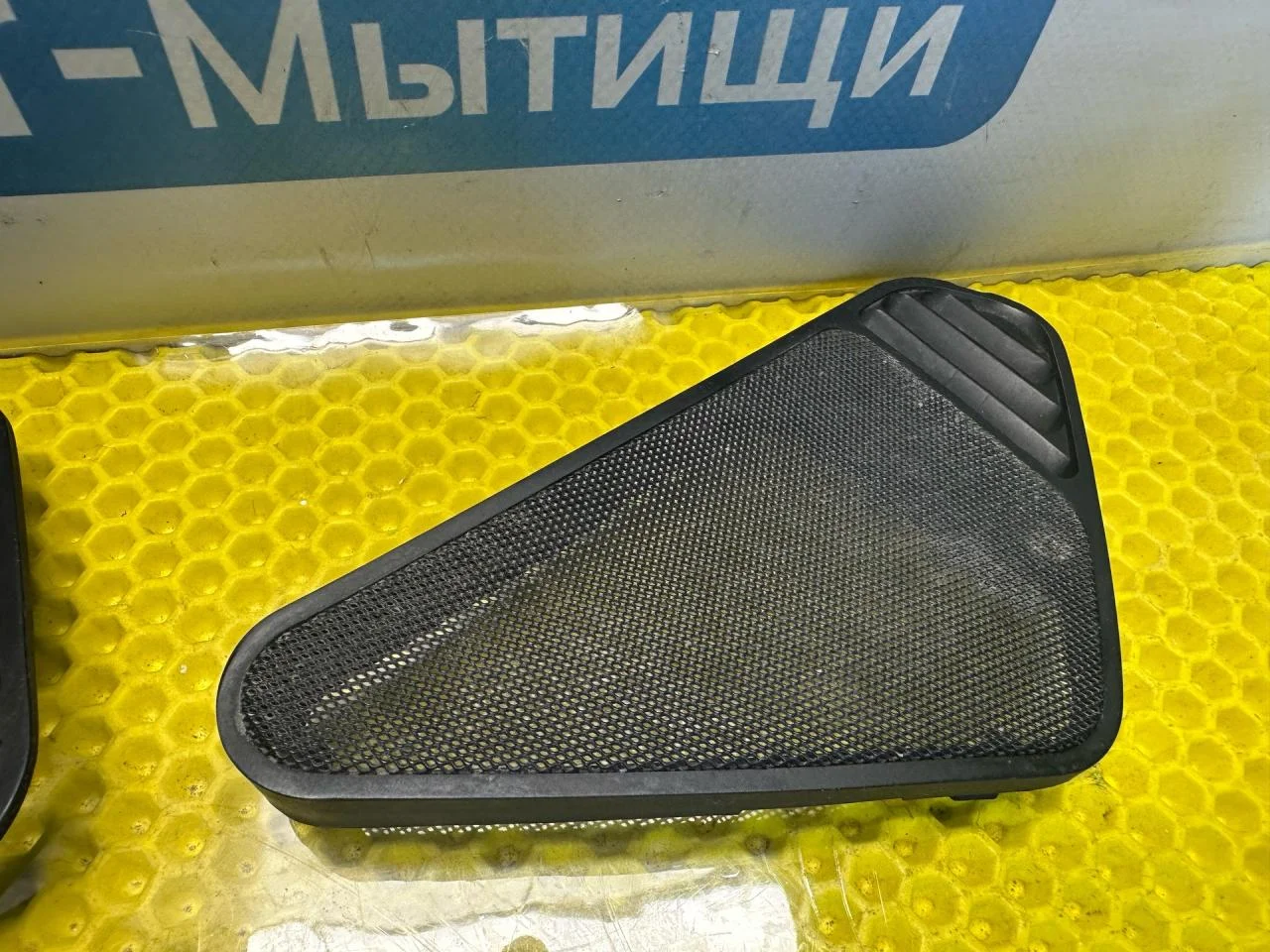 Накладка (сетка) динамика BMW 5 E34 1990 - миниатюра 3