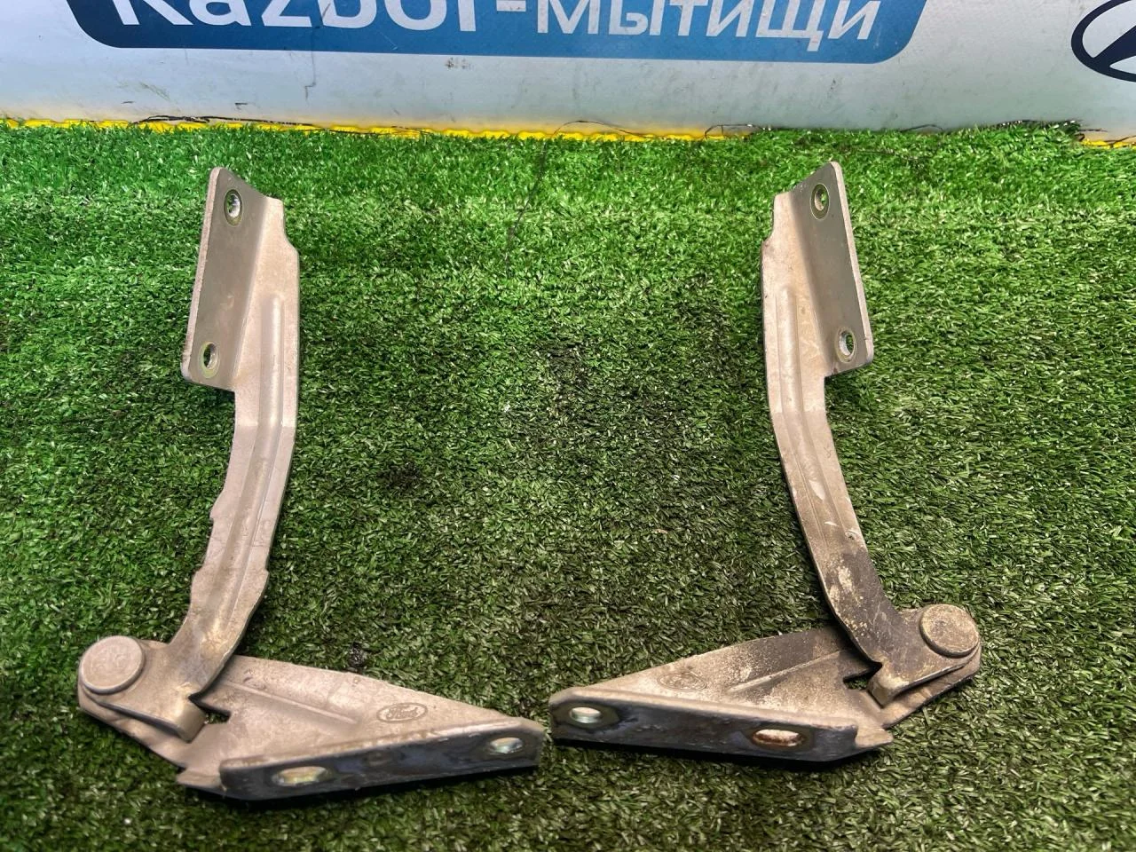 Петля крышки багажника Ford Focus 1 седан - миниатюра 2