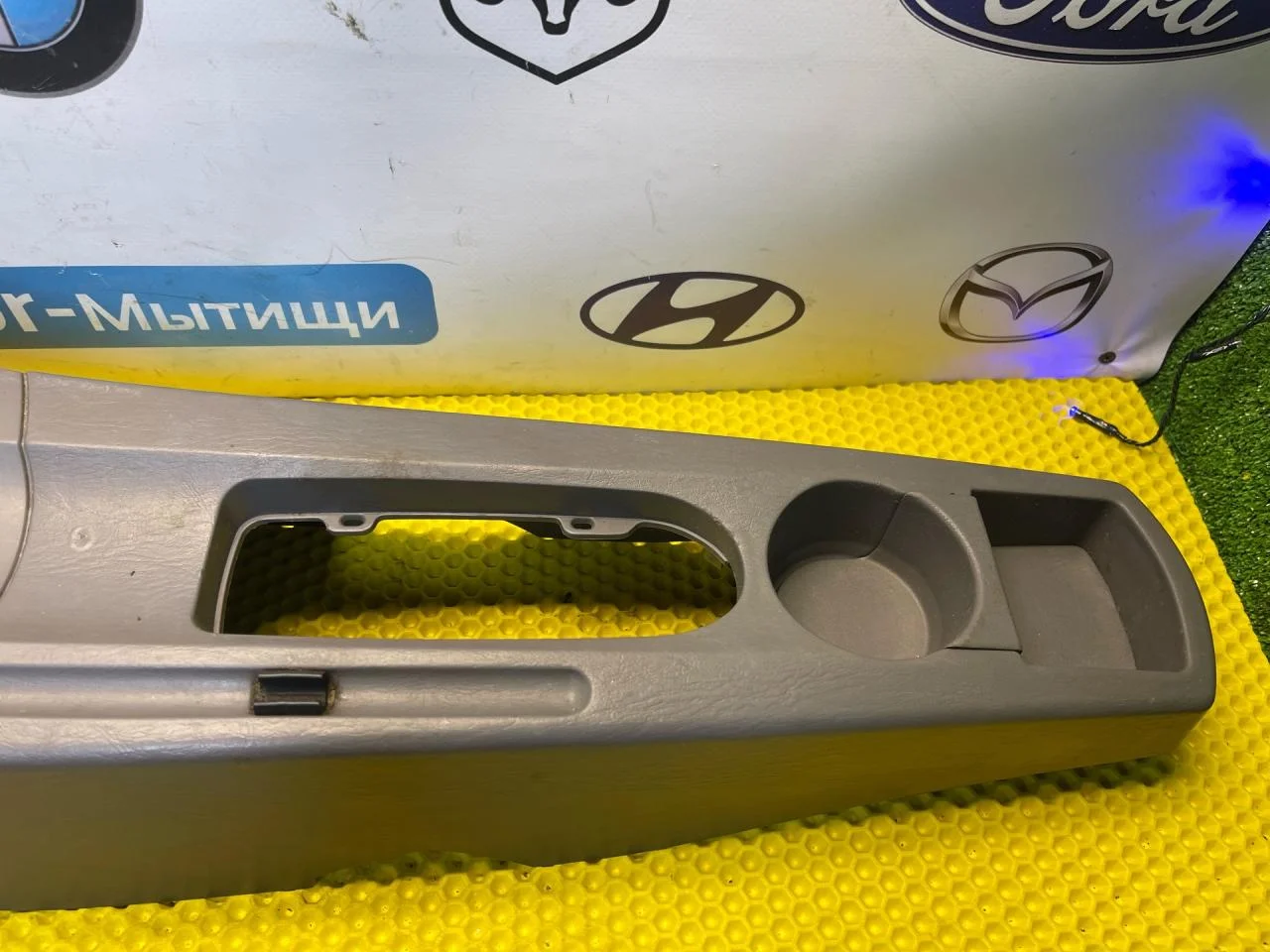 Консоль салона Ford Focus 1 - миниатюра 6