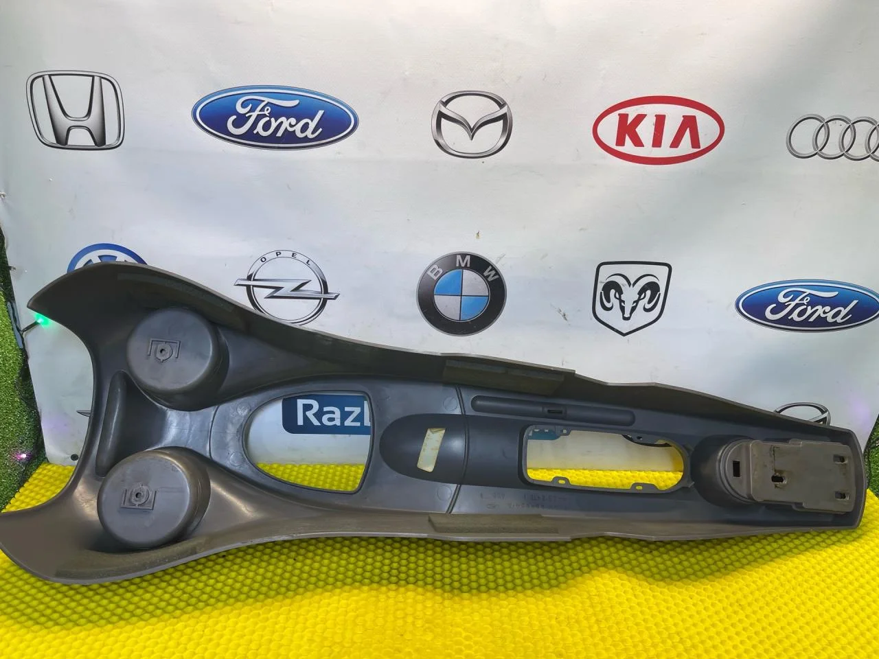 Консоль салона Ford Focus 1 - миниатюра 7