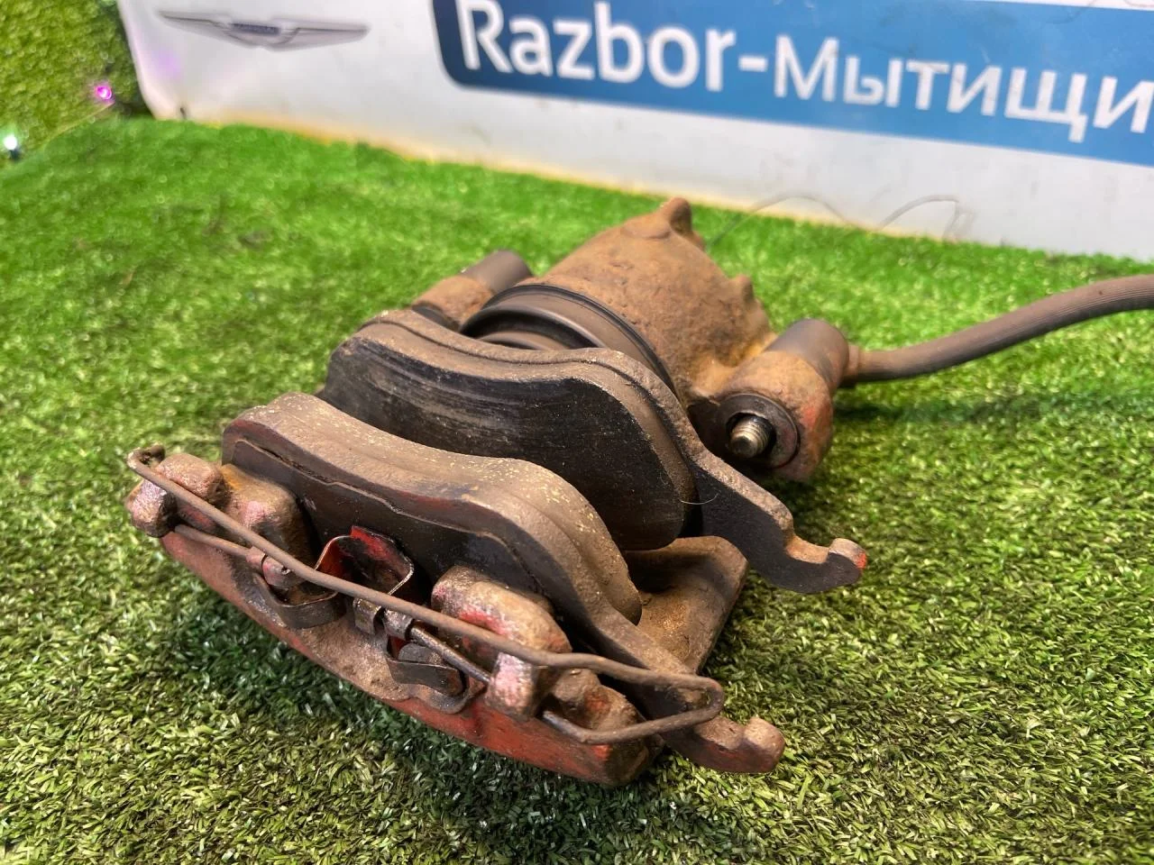 Суппорт передний правый Ford Focus 1 - миниатюра 8