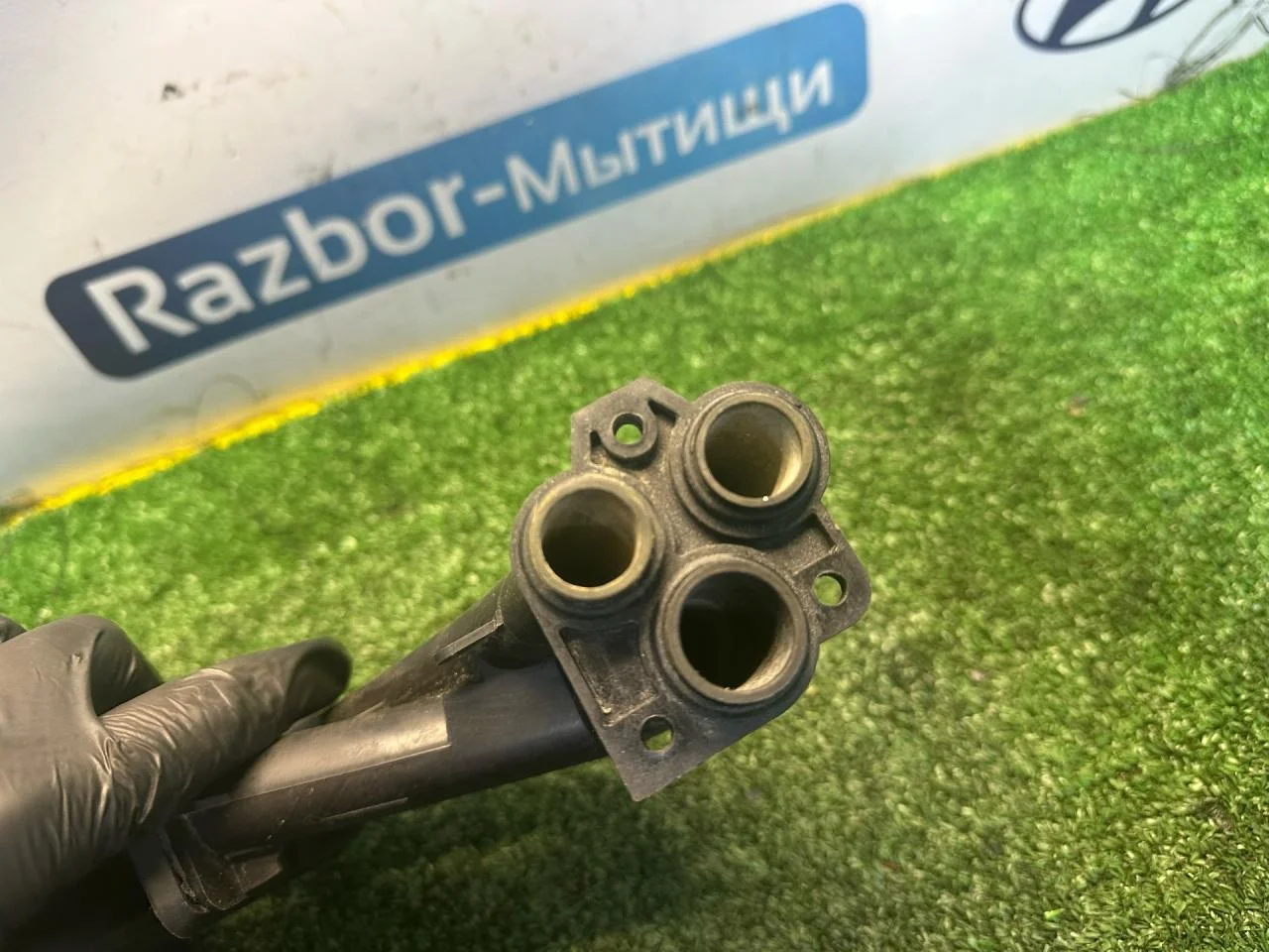 Патрубок отопителя BMW 5 E34 1991 - миниатюра 4