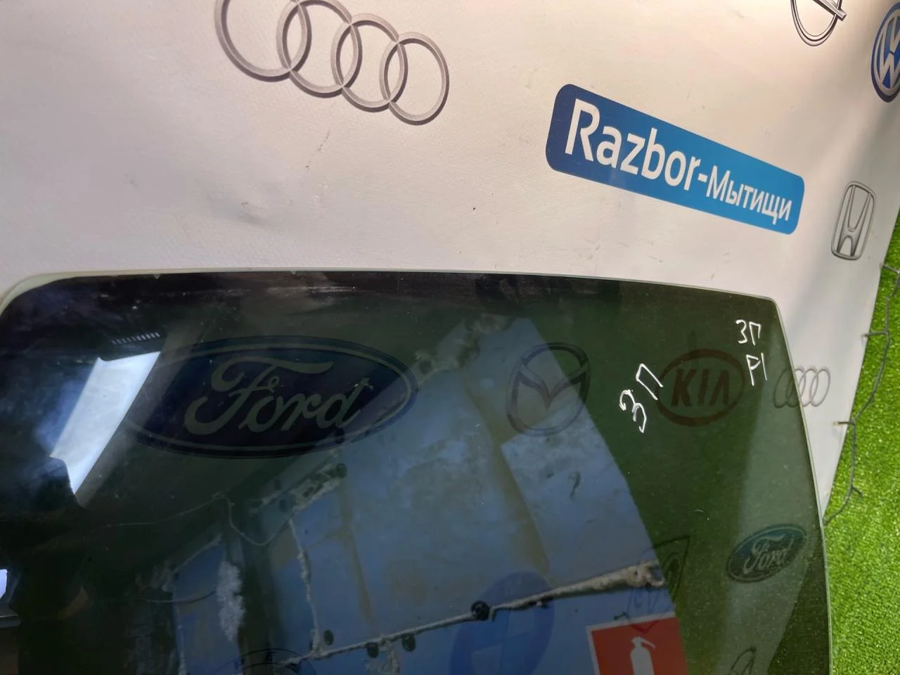 Стекло двери задней правой Ford Focus 2001 - миниатюра 3