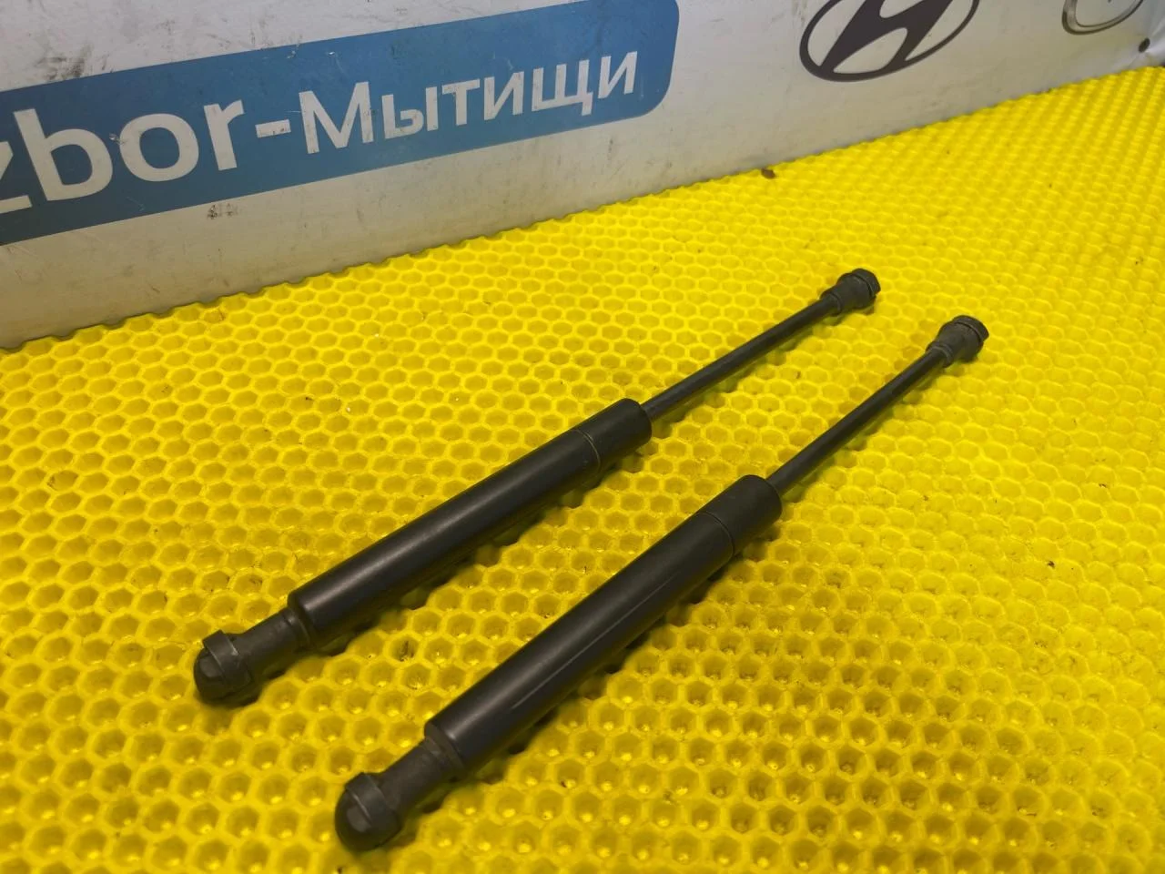 Амортизатор крышки багажника Ford Focus 1 седан - миниатюра 7