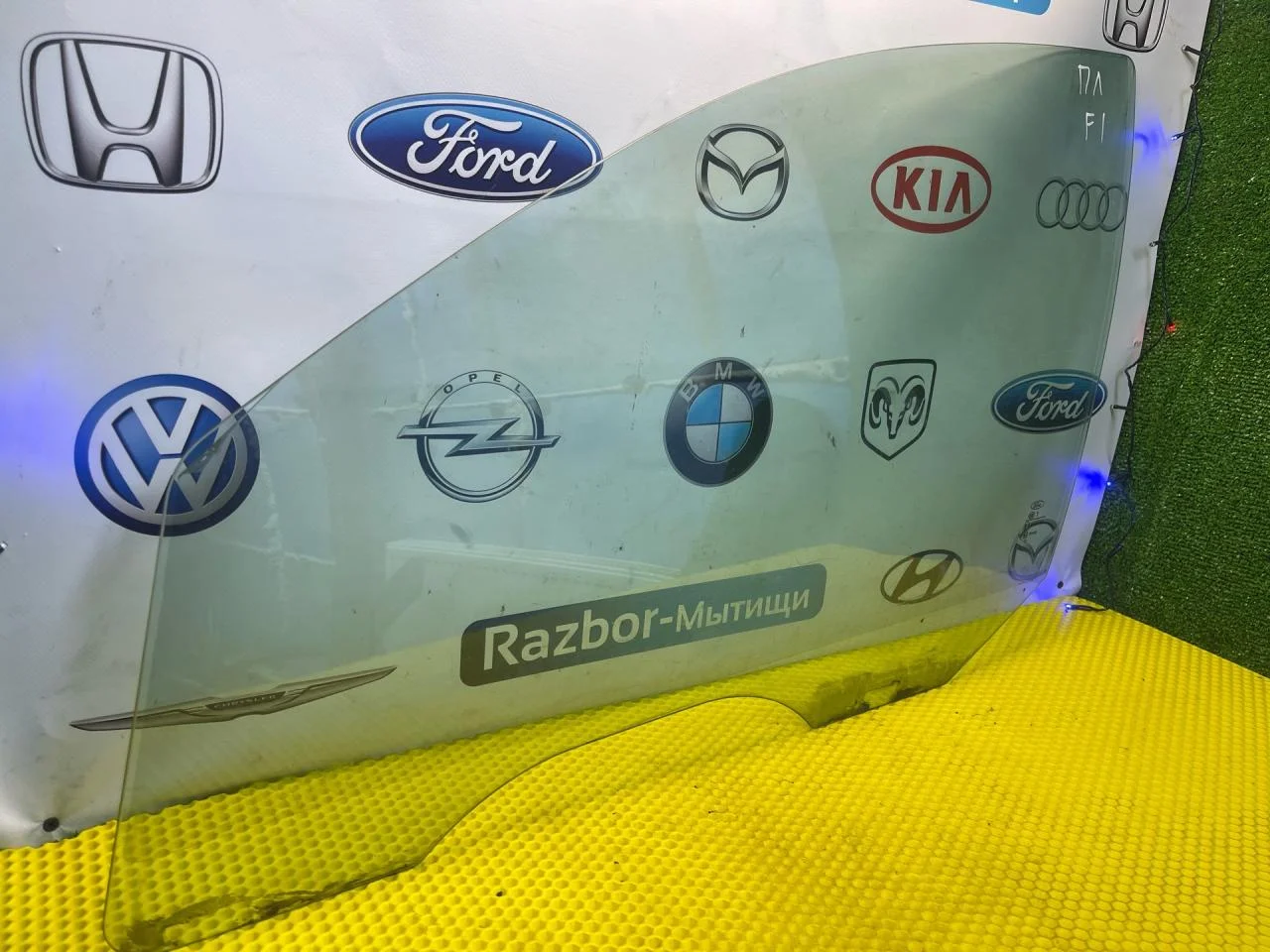 Стекло двери передней левой Ford Focus - миниатюра 2