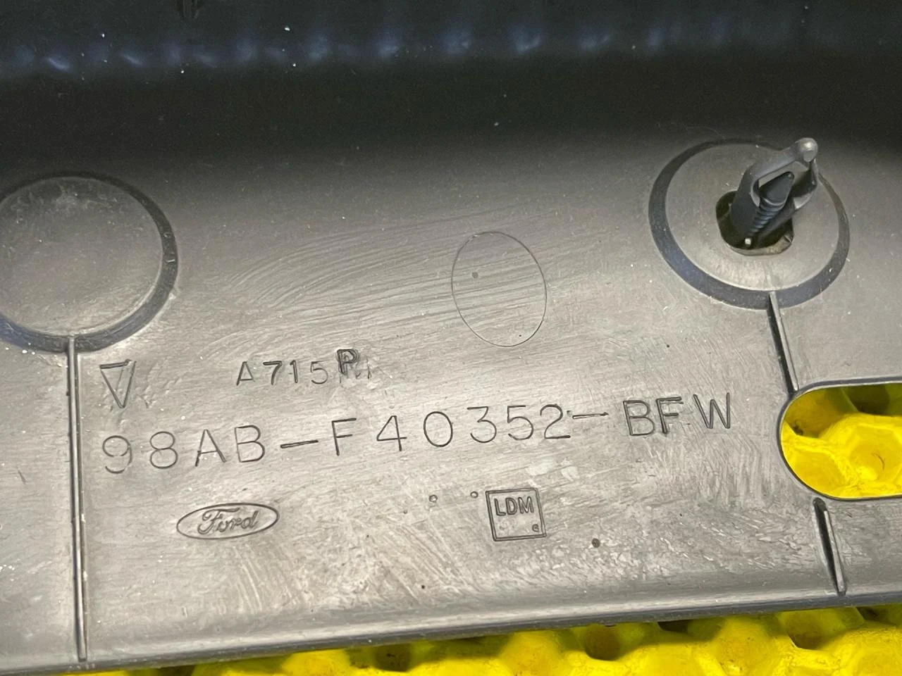 Накладка двери багажника Ford Focus 1 седан - миниатюра 5