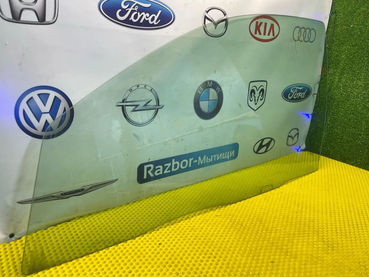Стекло двери передней левой Ford Focus - миниатюра 2