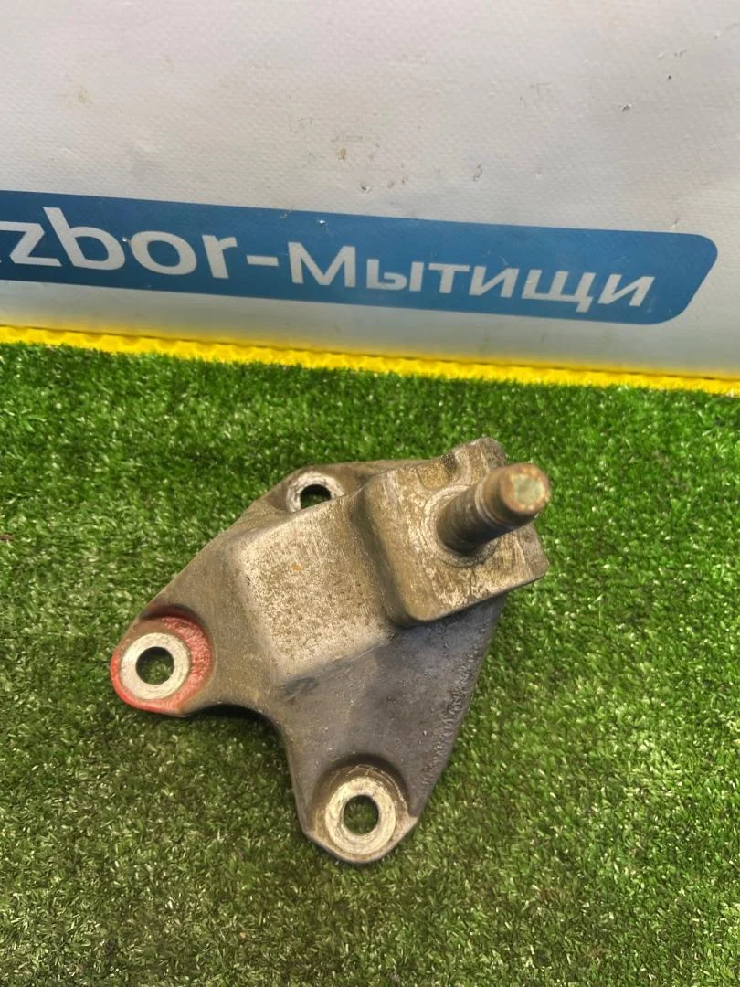 Кронштейн КПП Ford Focus 1 2005 - миниатюра 3