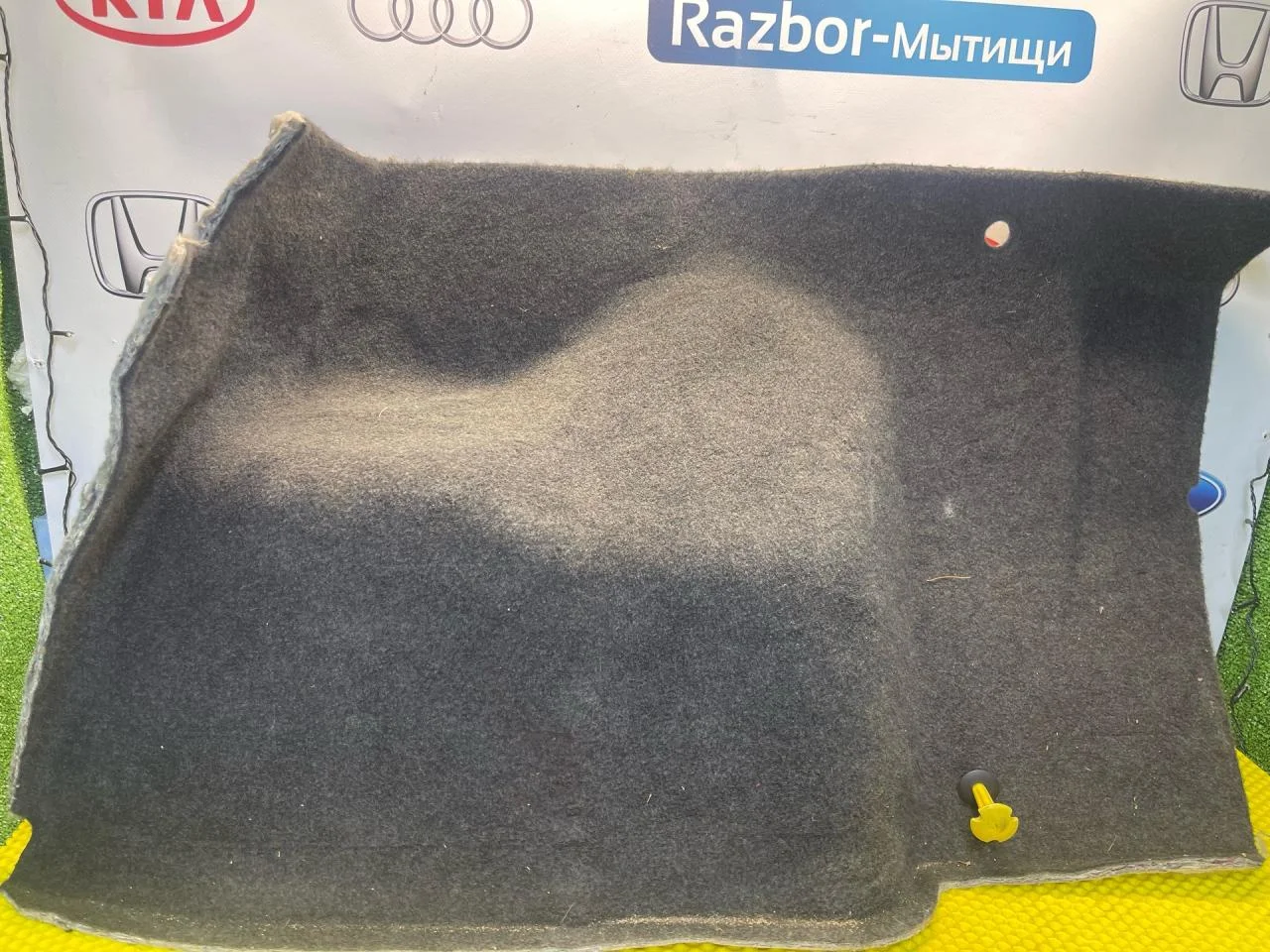 Ковер багажника правый Ford Focus 1 седан - изображение 1