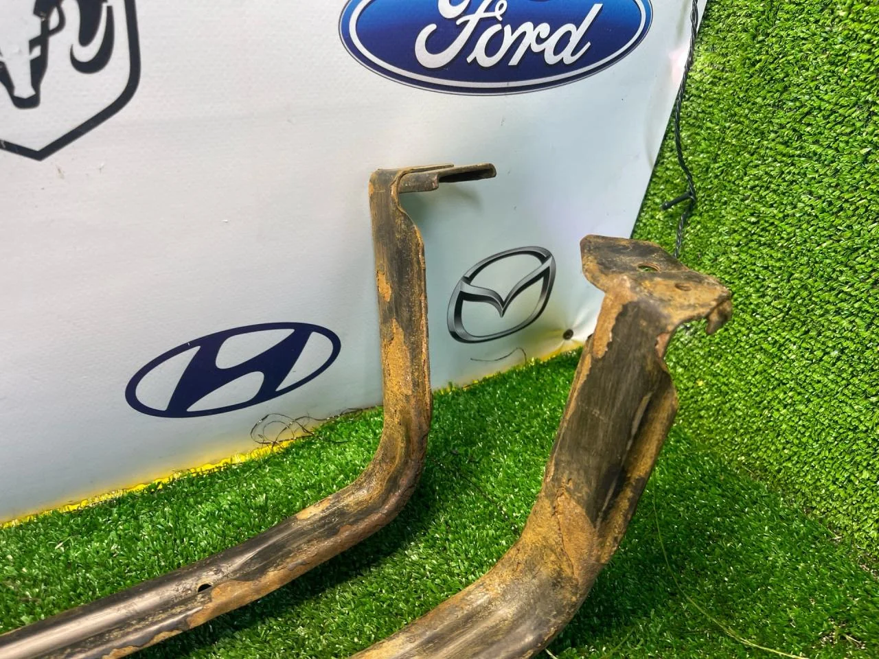 Крепление топливного бака Ford Focus 1 - миниатюра 4