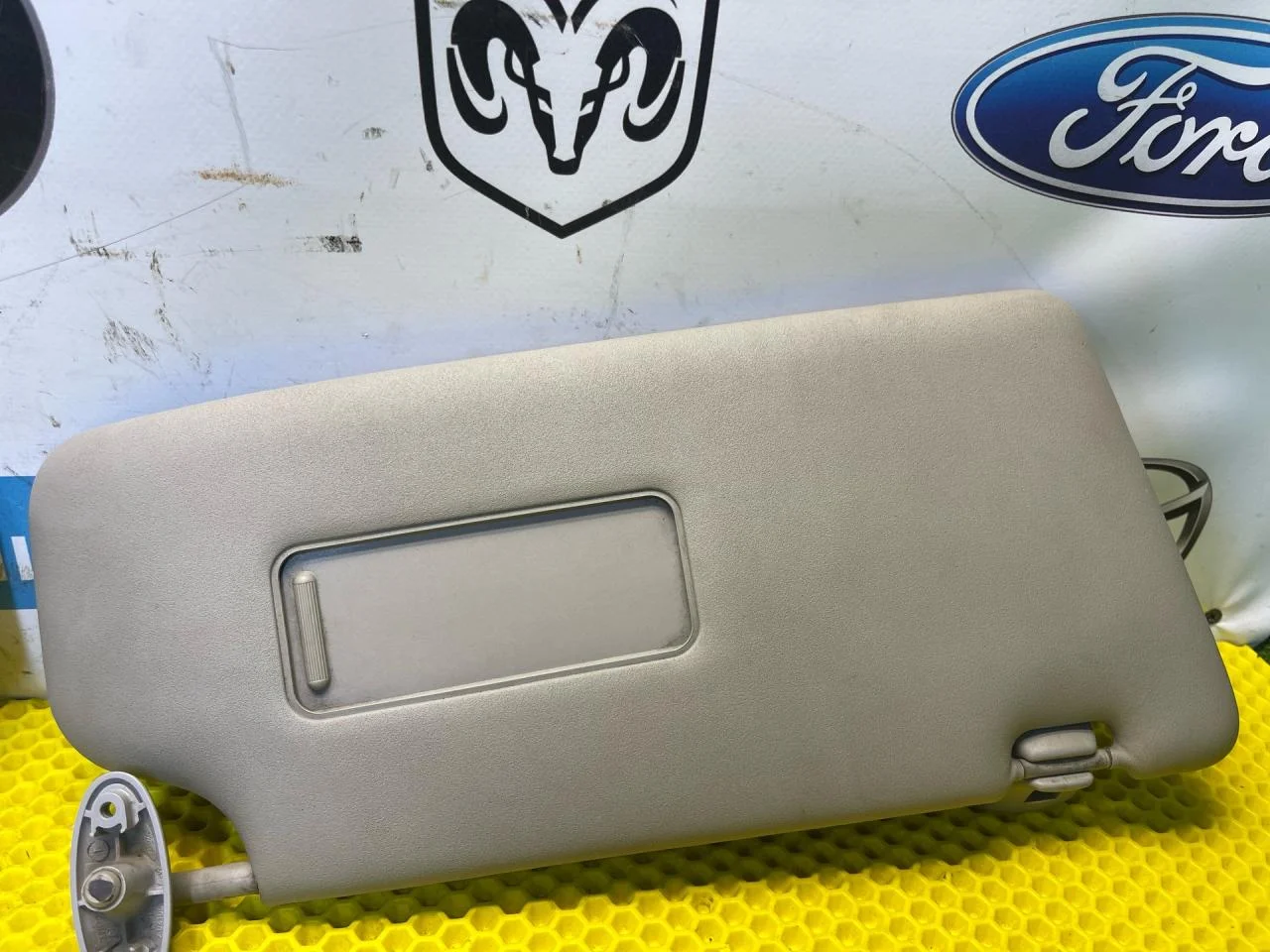 Солнцезащитный козырёк Ford Focus 1 - миниатюра 4