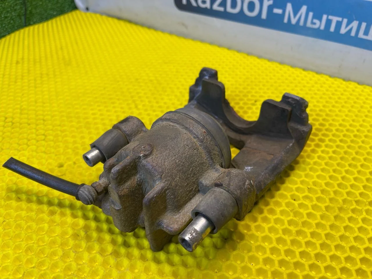 Суппорт передний правый Ford Focus 1 - миниатюра 8