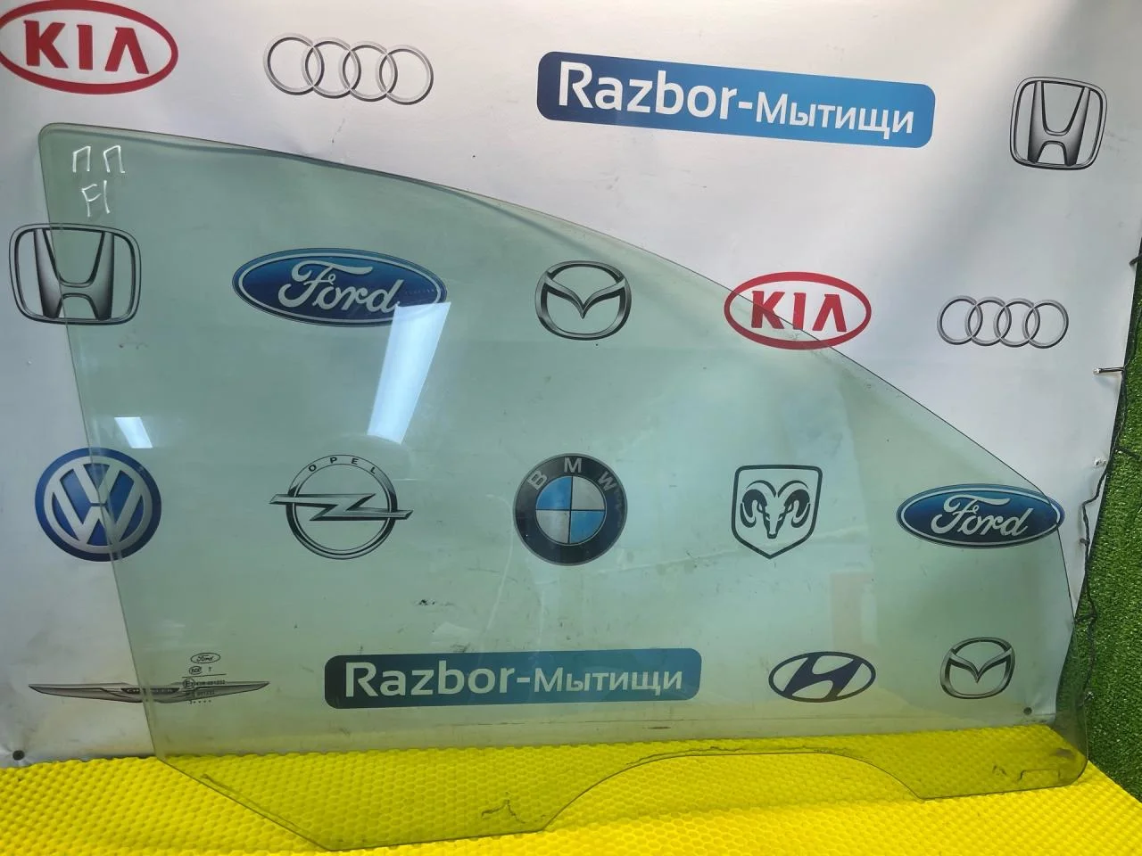 Стекло двери передней правой Ford Focus рест. 2003 - изображение 1