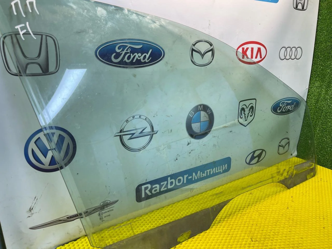 Стекло двери Ford Focus правой - миниатюра 3