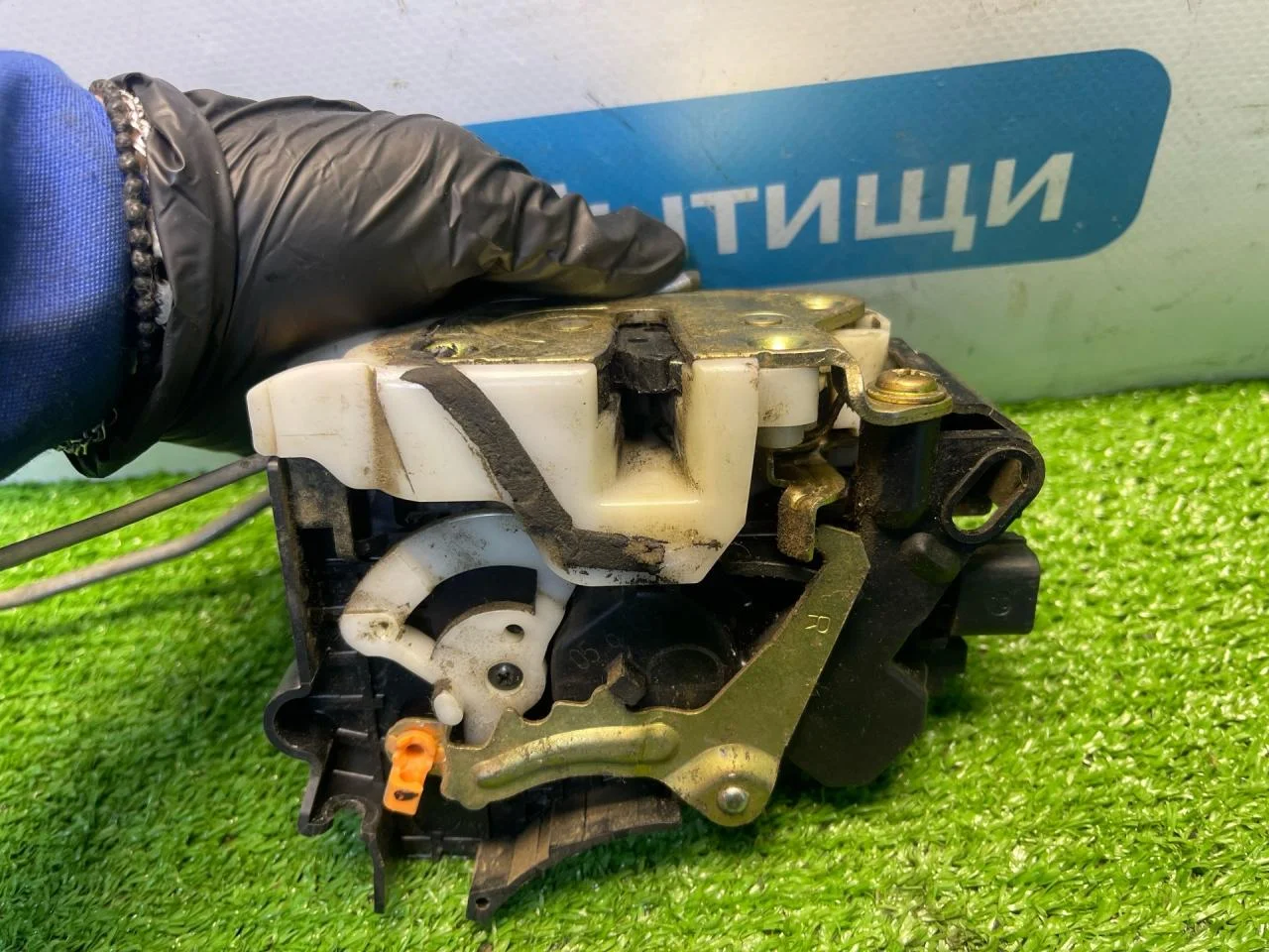 Замок двери передней правой Mitsubishi Lancer 9 - миниатюра 4