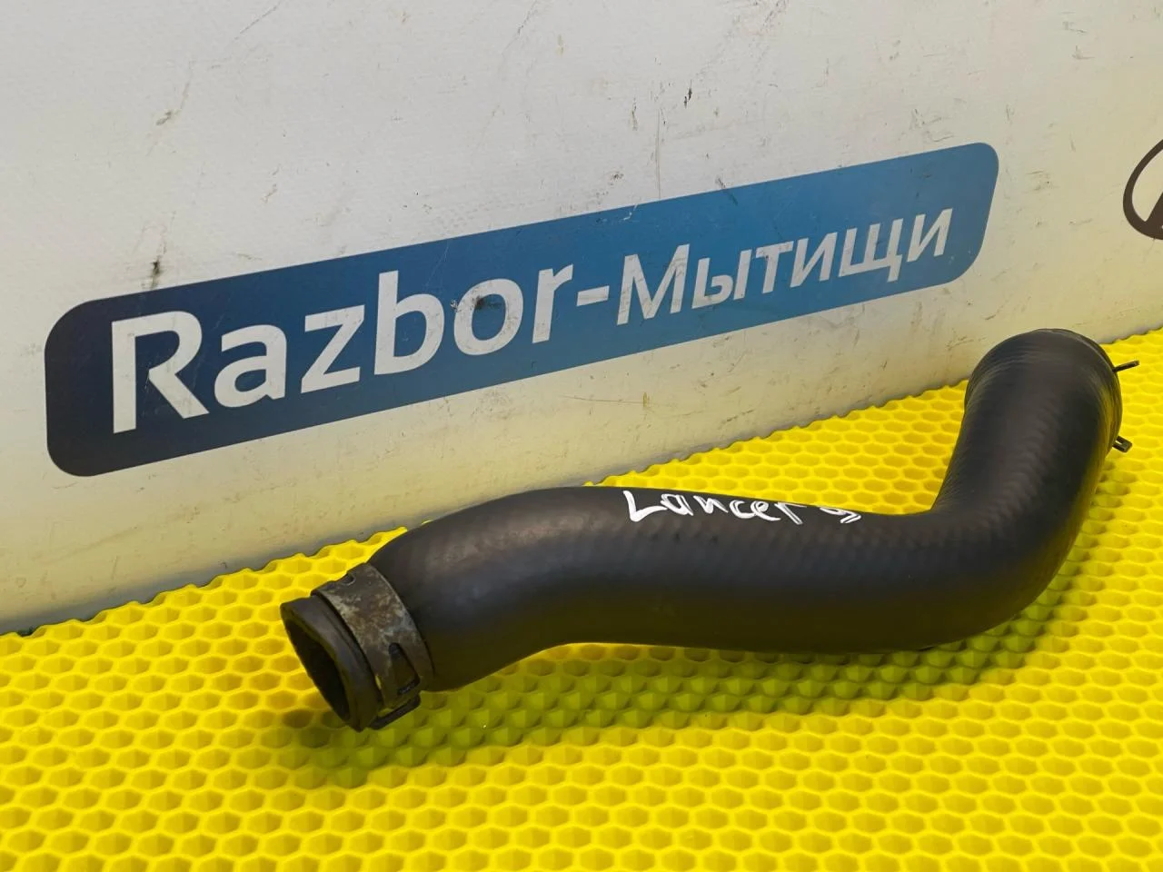 Патрубок охлаждения Mitsubishi Lancer 9 - миниатюра 2
