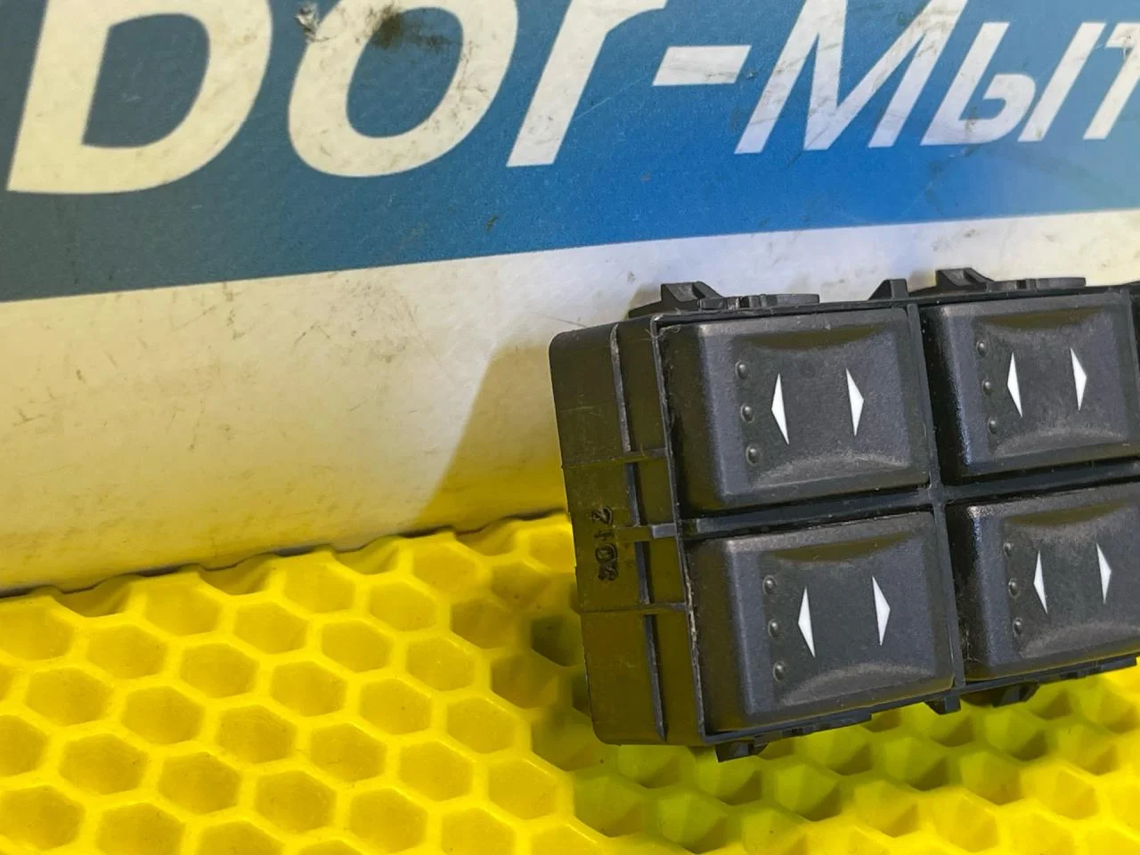 Блок управления стеклоподъемниками Ford Mondeo - миниатюра 2