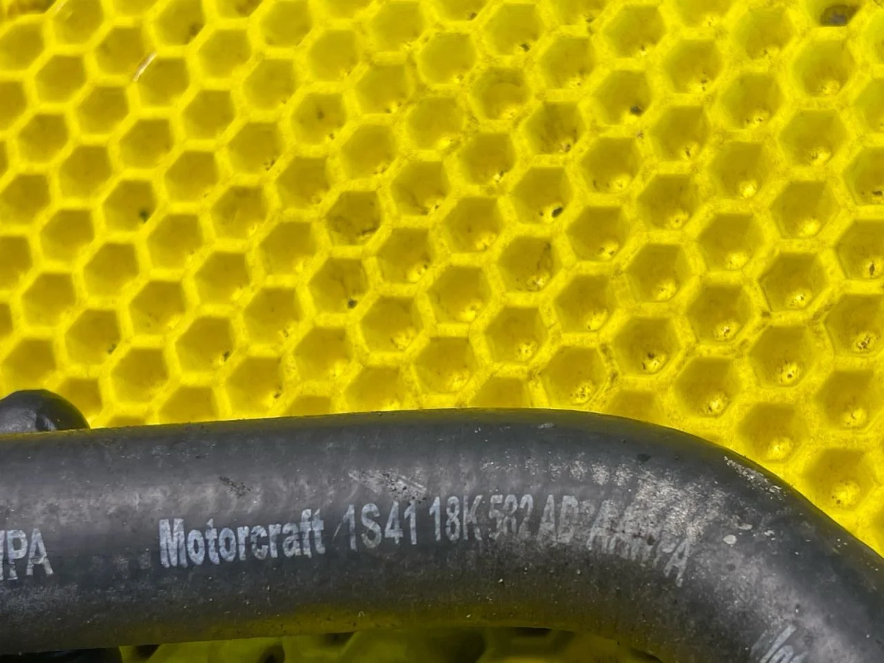 Патрубок охлаждения Ford Focus 1 - миниатюра 4