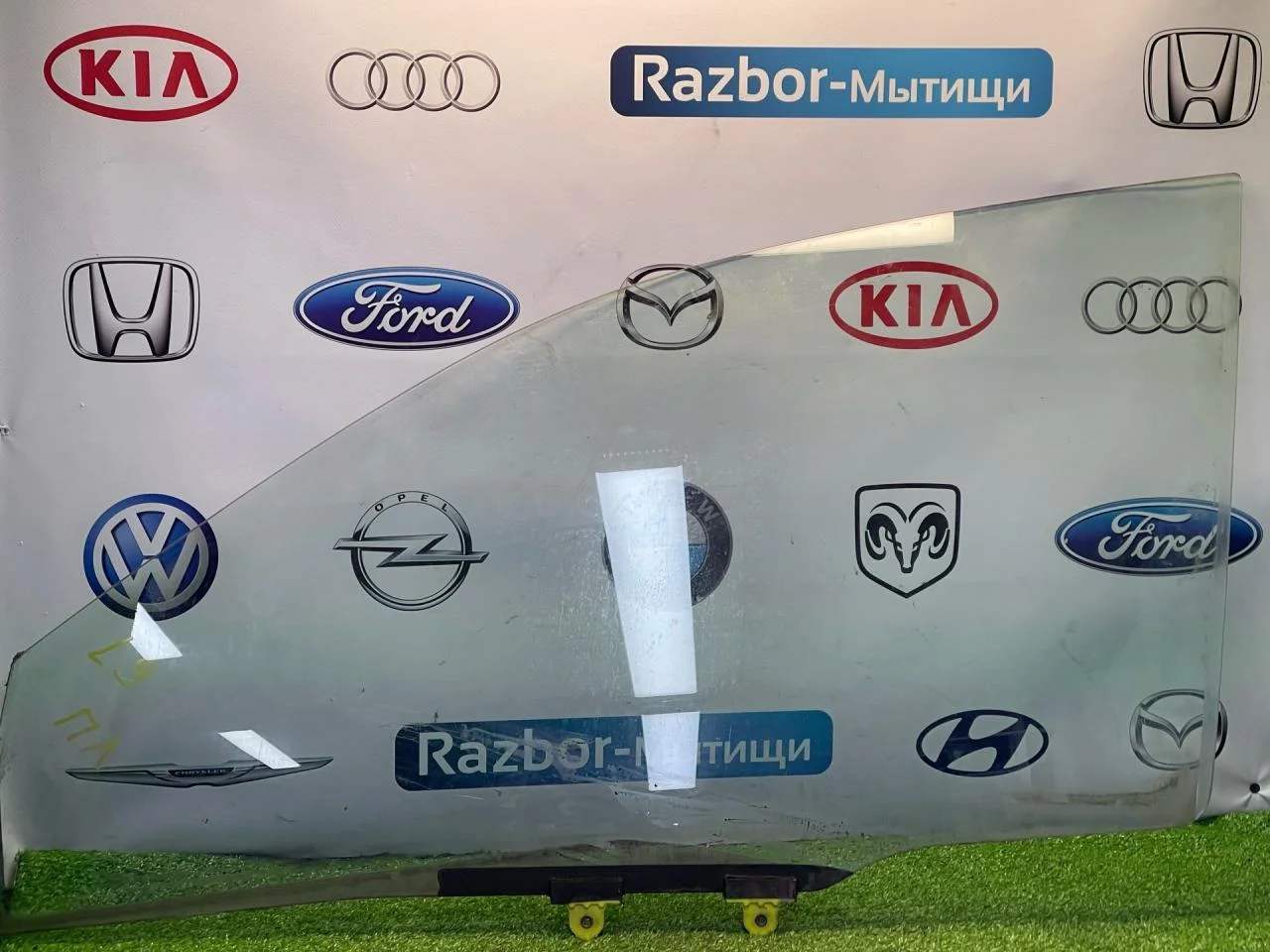 Стекло двери левой Mitsubishi Lancer 9 - изображение 1