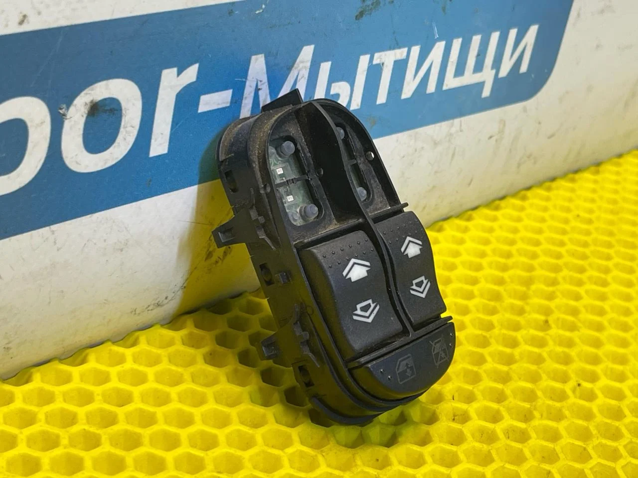 Блок управления стеклоподъемниками Ford Focus - миниатюра 2