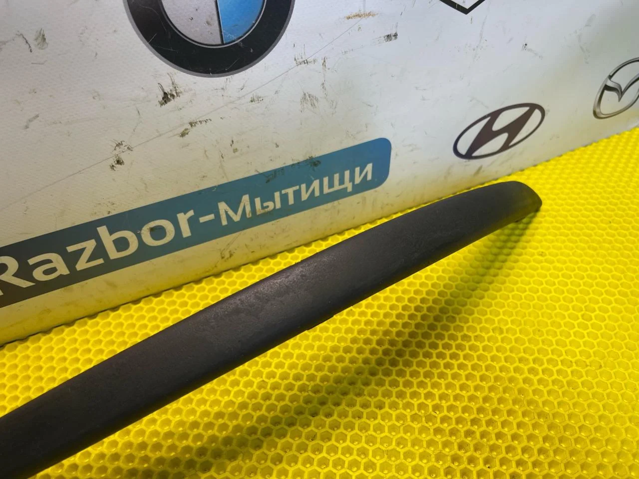Молдинг переднего бампера Ford Focus седан - миниатюра 5