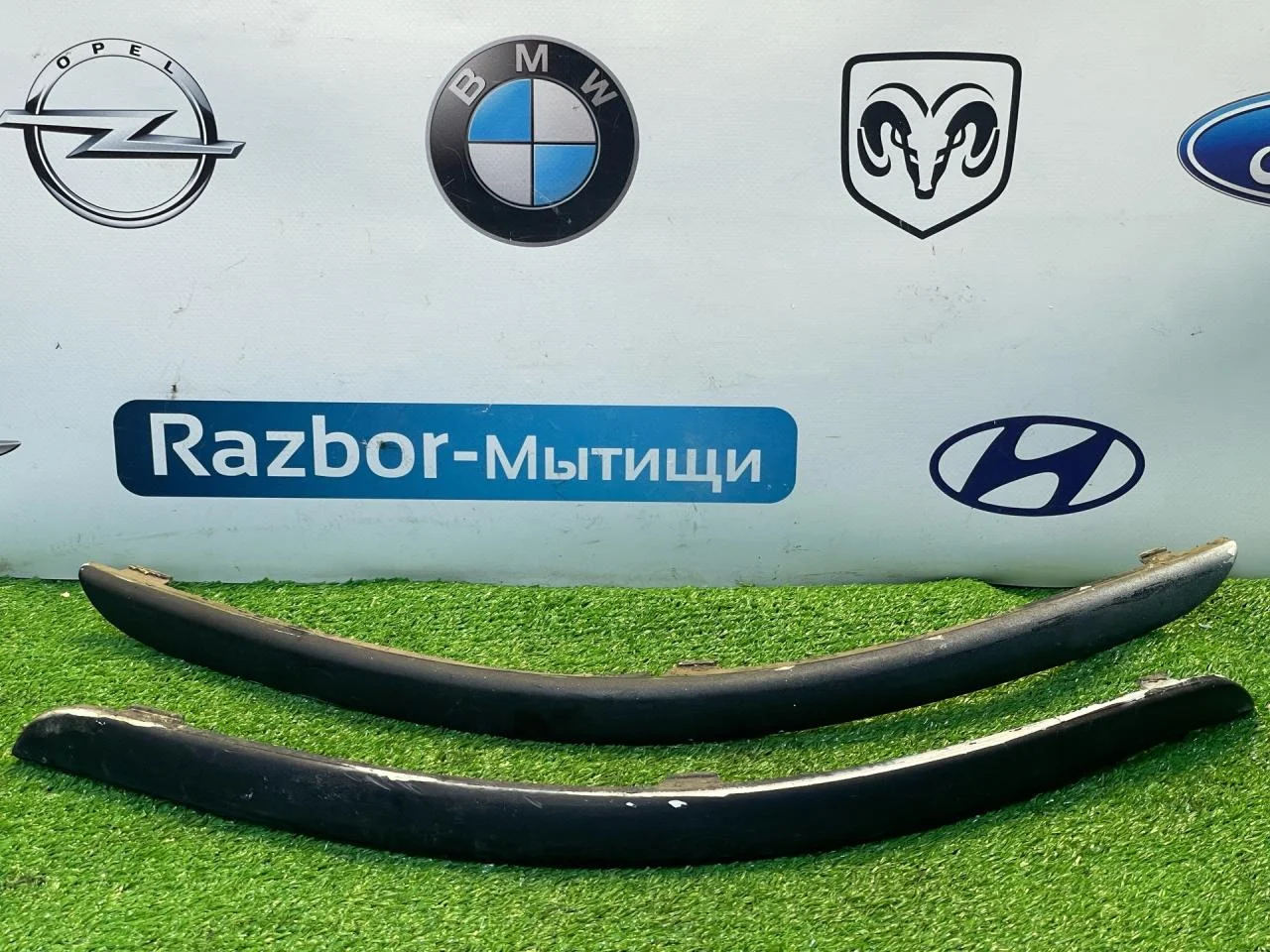 Молдинг переднего бампера Ford Focus 1
