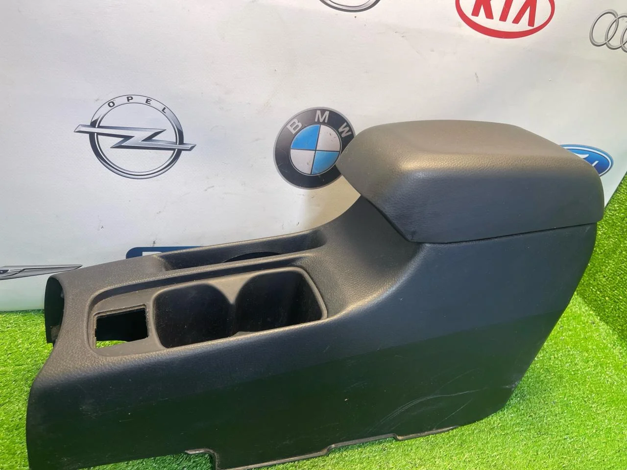 Подлокотник Mitsubishi Lancer 9 - миниатюра 2