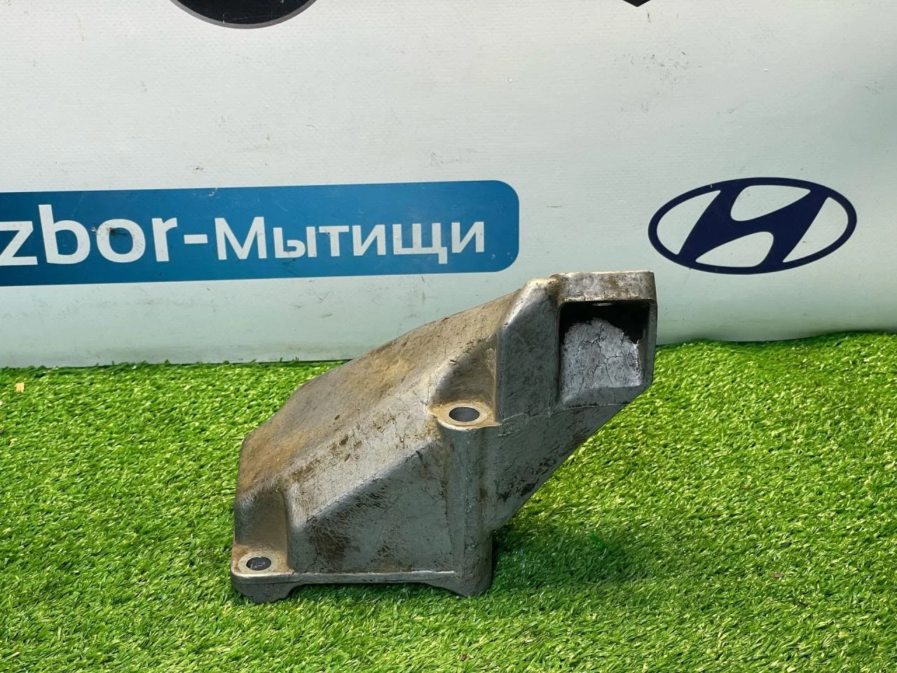 Кронштейн двигателя Audi A6 C5 2.4 - миниатюра 2