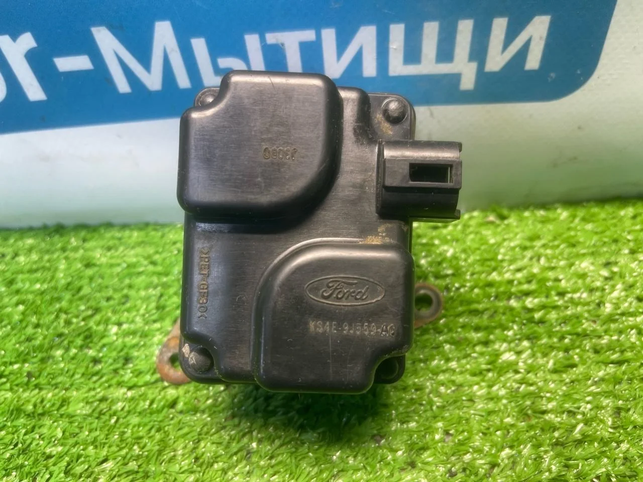 Моторчик заслонки печки Ford Focus 1 - миниатюра 2