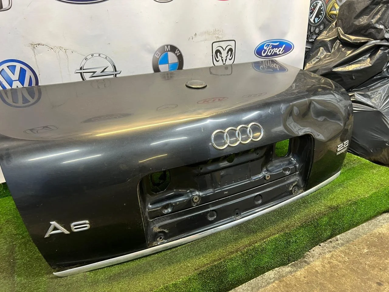 Крышка багажника Audi A6 C5 седан - миниатюра 4