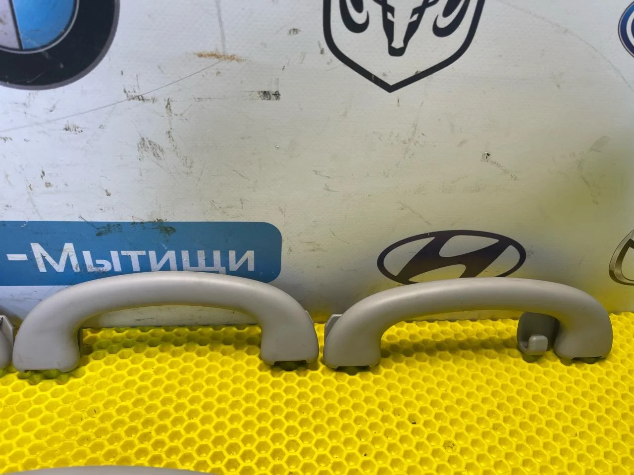 Ручка потолочная Ford Focus 1 - миниатюра 2