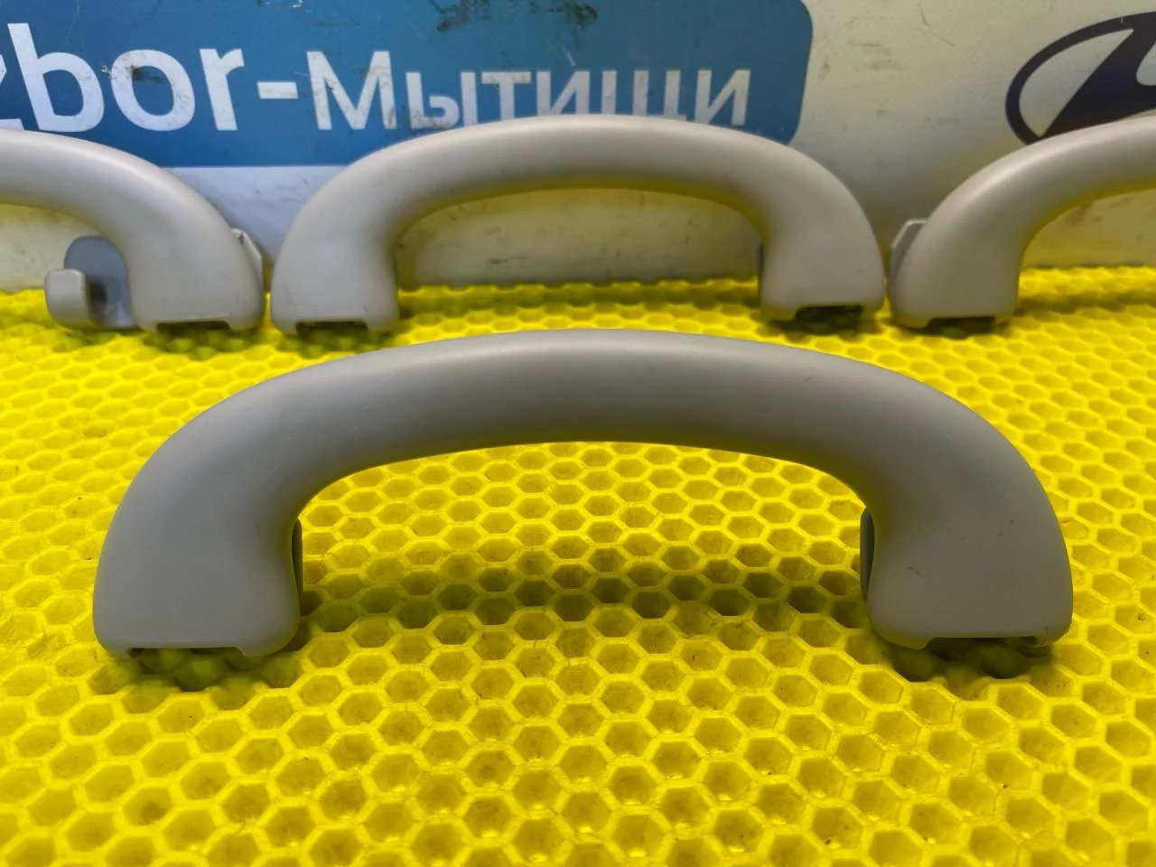 Ручка потолочная Ford Focus 1 - миниатюра 3