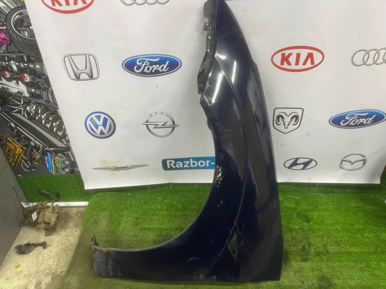 Крыло левое Ford Focus седан 1 - изображение 1