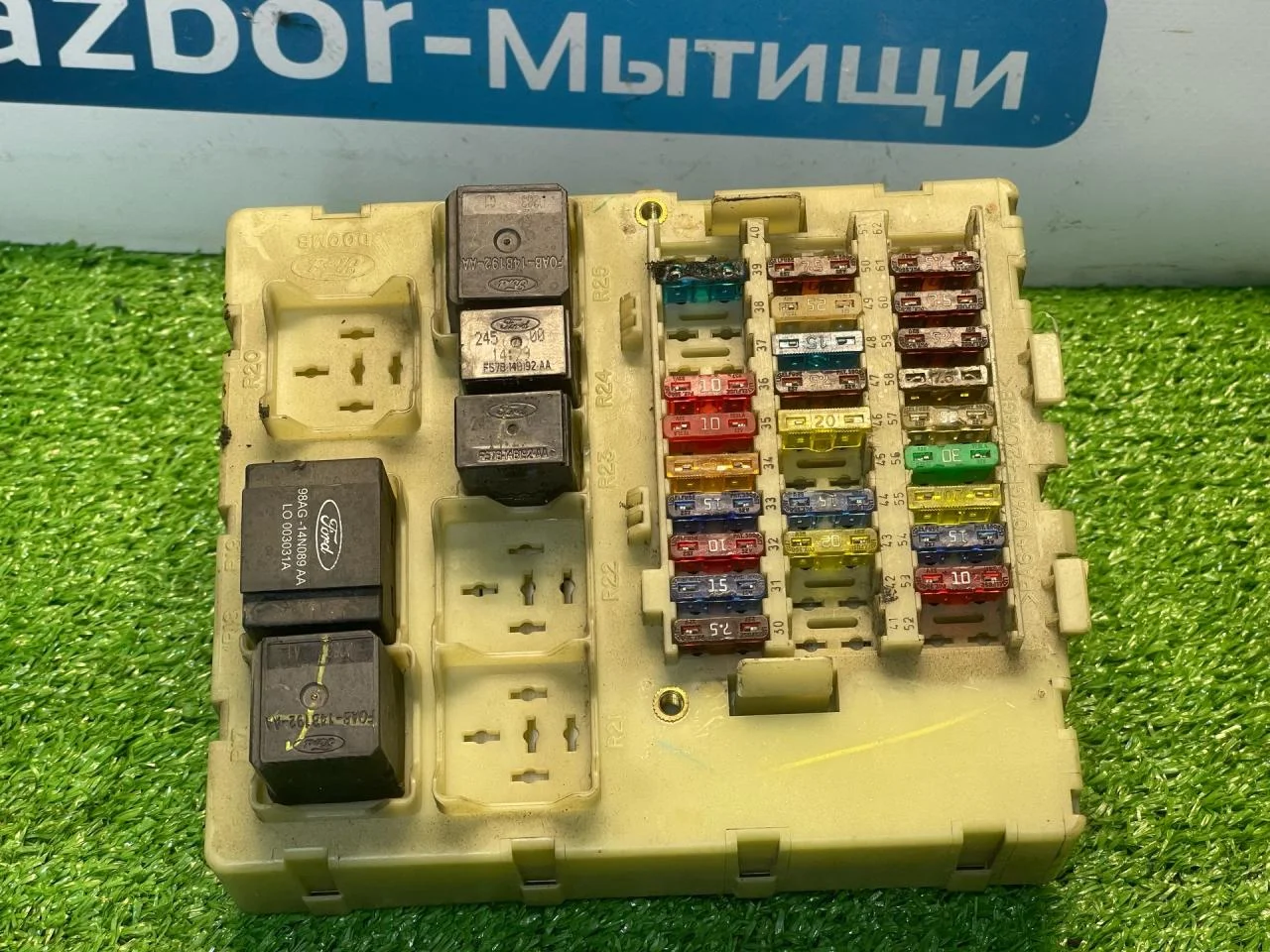 Блок предохранителей Ford Focus 1 - изображение 1