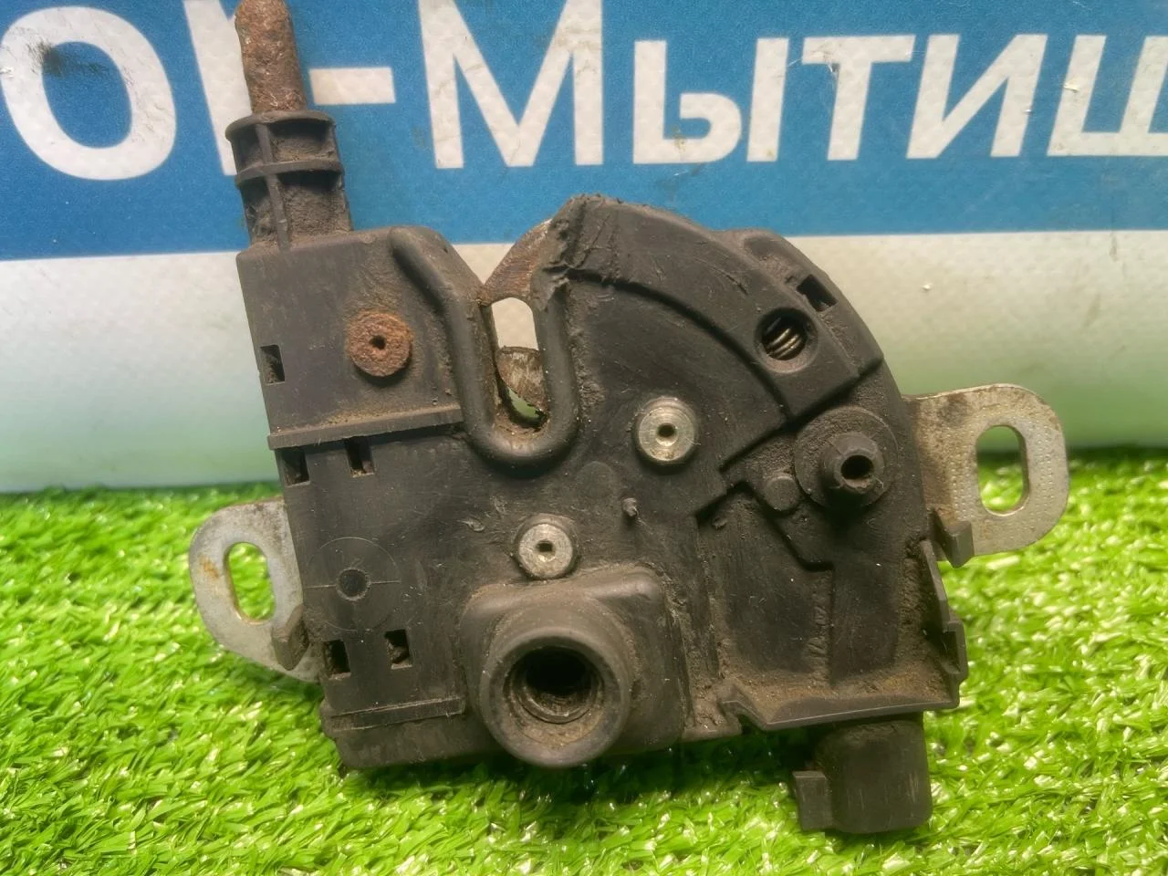 Замок капота Ford Focus 1 седан - миниатюра 2