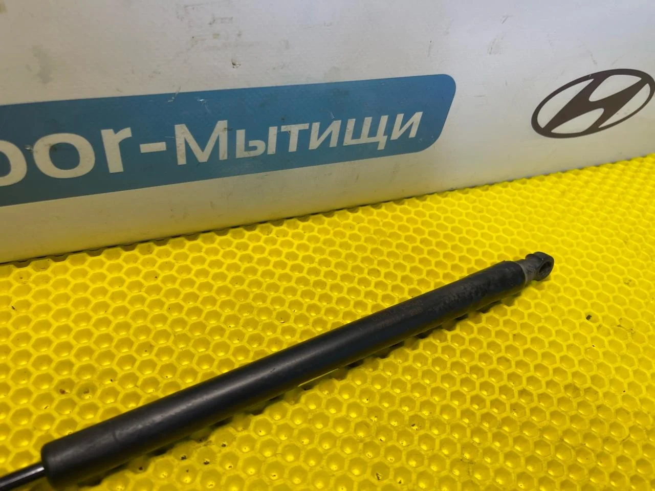 Амортизатор капота Kia Magentis - миниатюра 3