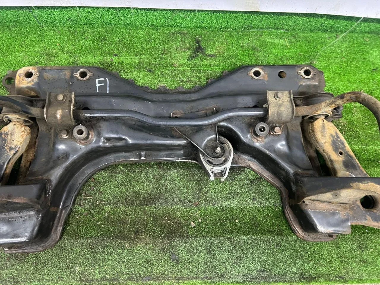Передняя балка Ford Focus 1 - миниатюра 3