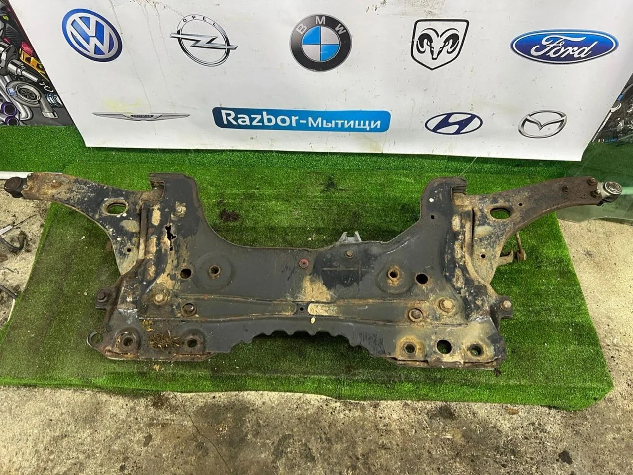 Передняя балка Ford Focus 1 - миниатюра 6