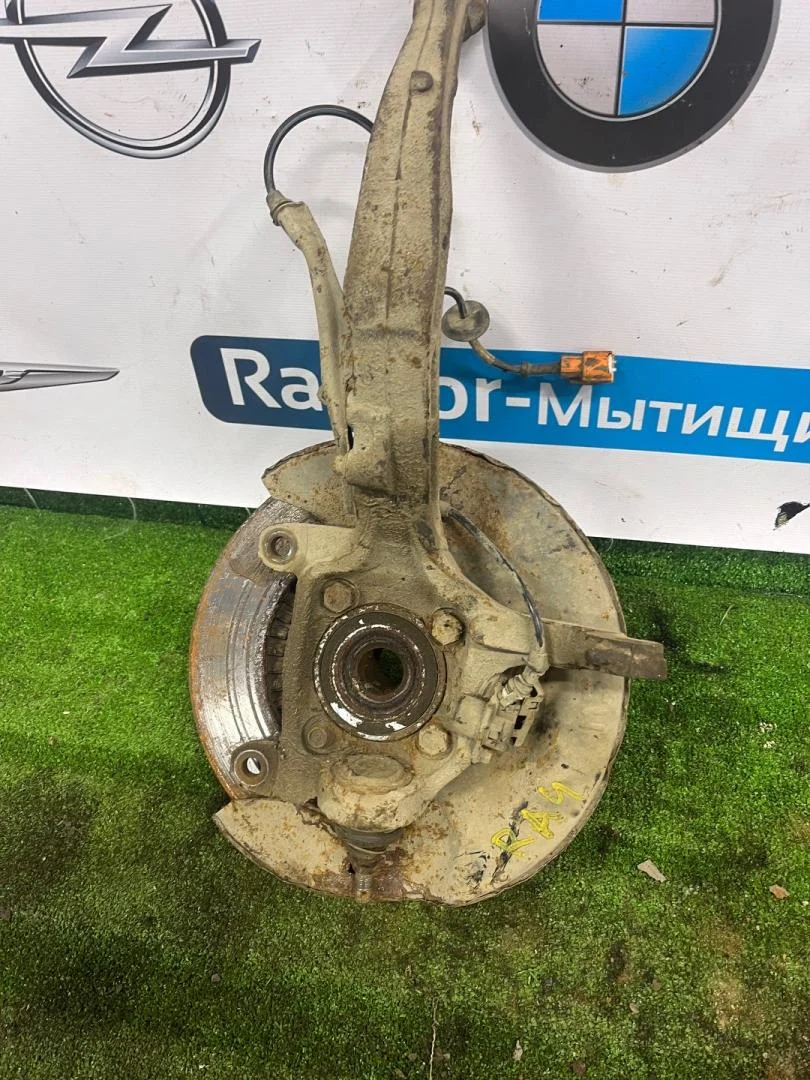 Передний правый кулак Honda Odyssey 1999 - миниатюра 2