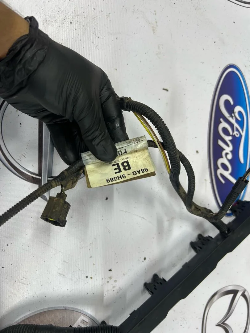 Проводка подкапотная Ford Focus 1.8 - изображение 1