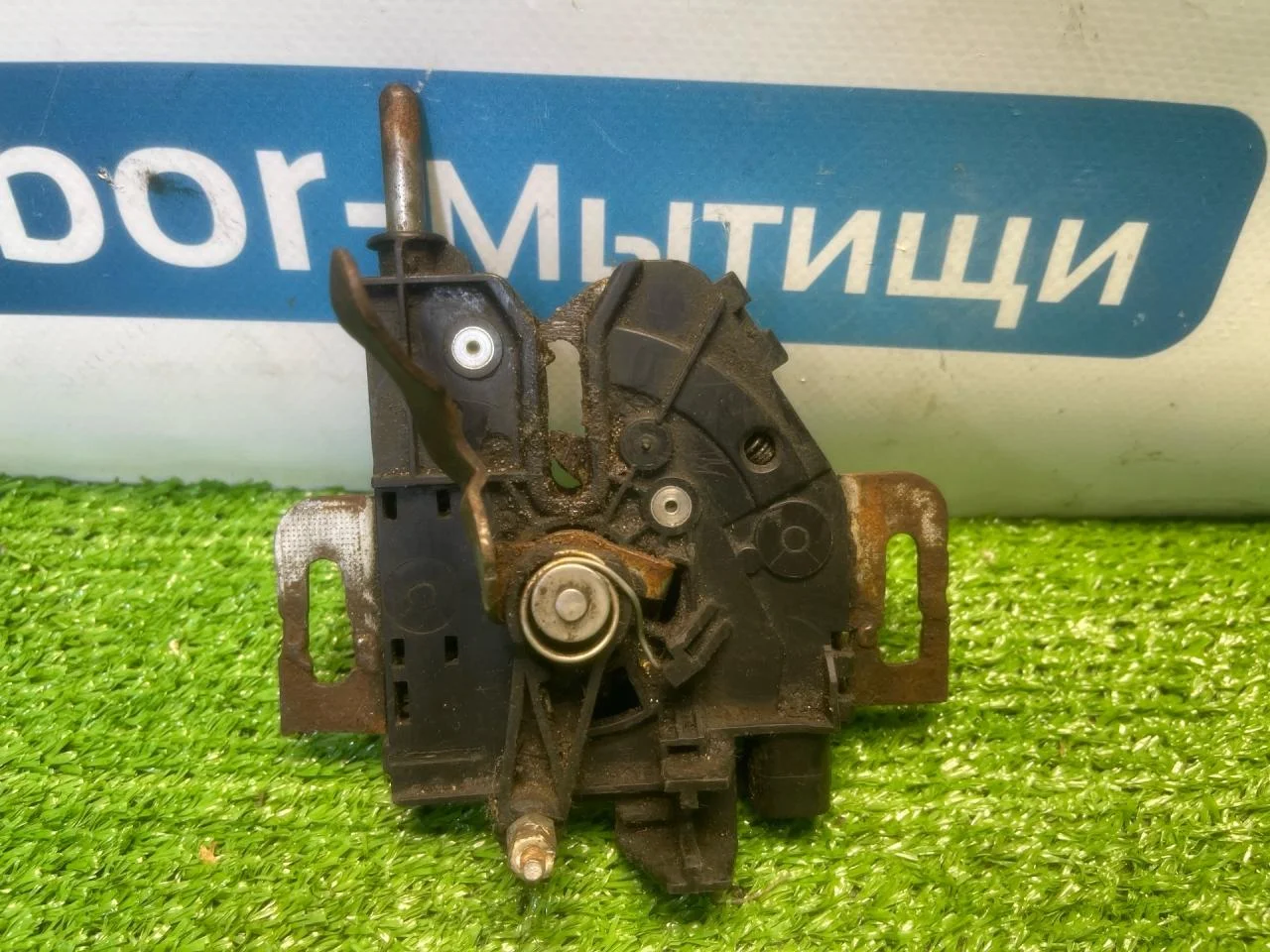 Замок капота Ford Focus 1 седан - миниатюра 3