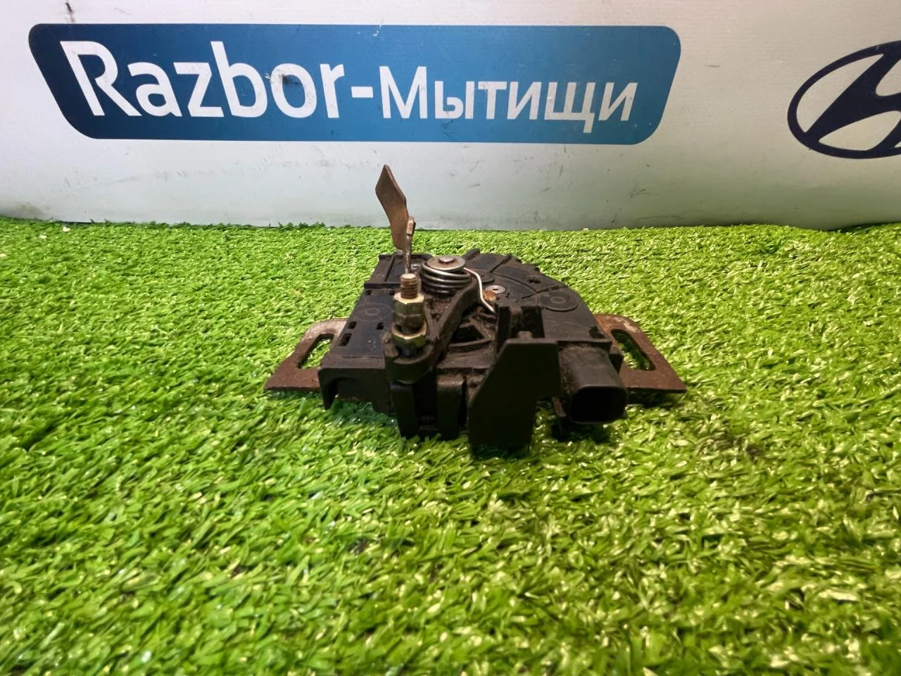 Замок капота Ford Focus 1 седан - миниатюра 5
