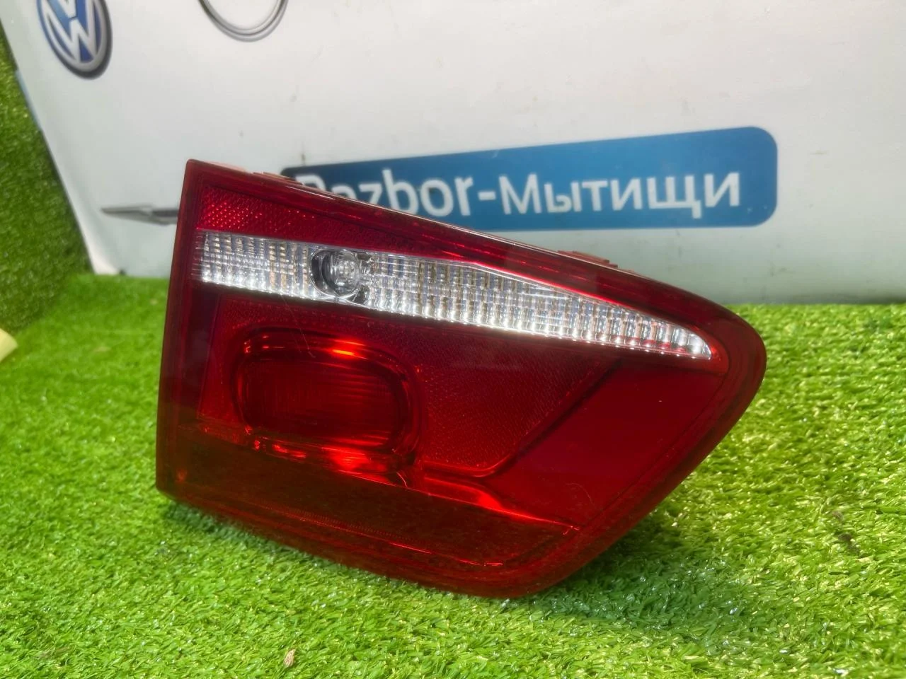 Фонарь крышки багажника правый Volkswagen Passat - миниатюра 3