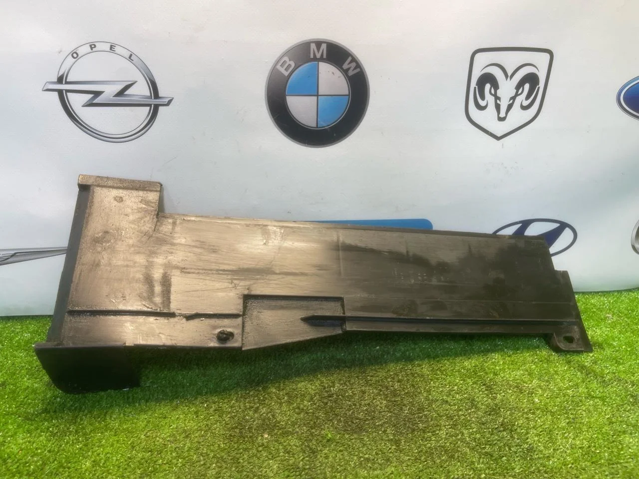 Дефлектор радиатора BMW 5 M50B20 1991 - изображение 1