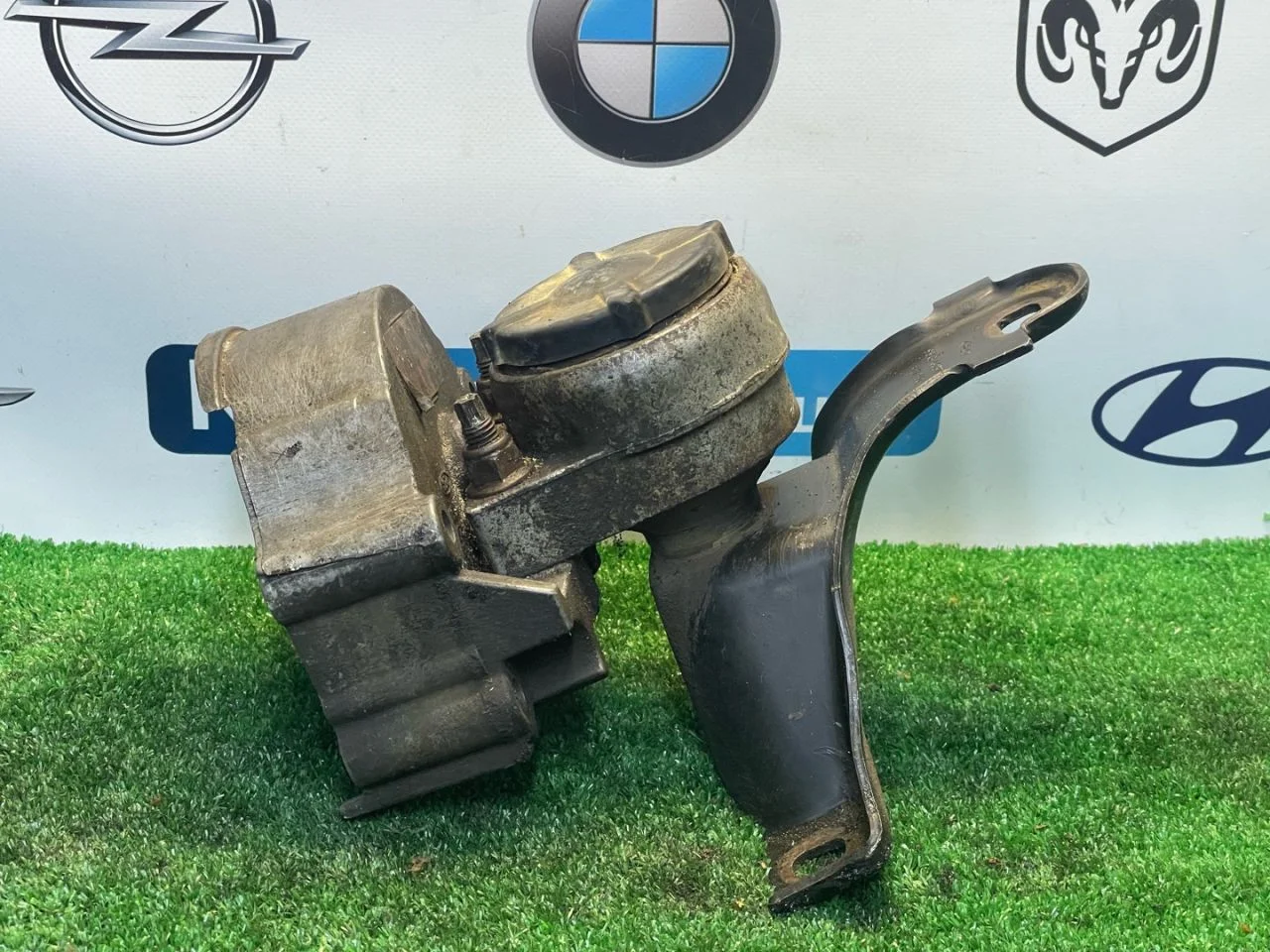 Кронштейн двигателя Ford Focus 1 1.6 - миниатюра 2