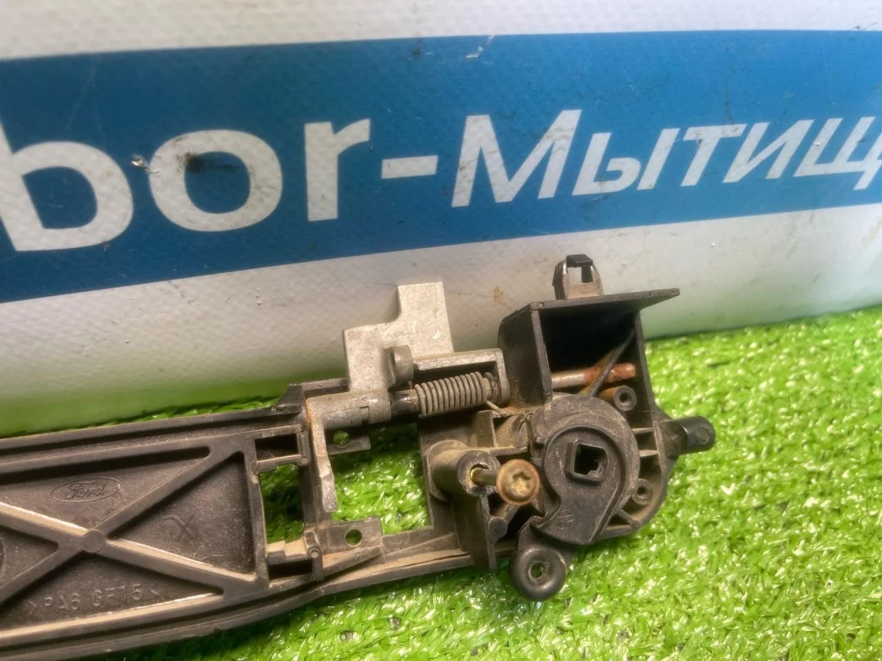 Кронштейн двери правый Ford Focus 1 - миниатюра 7