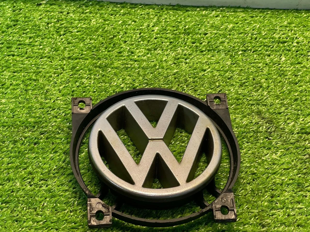 Эмблема Volkswagen Passat B3 - миниатюра 2