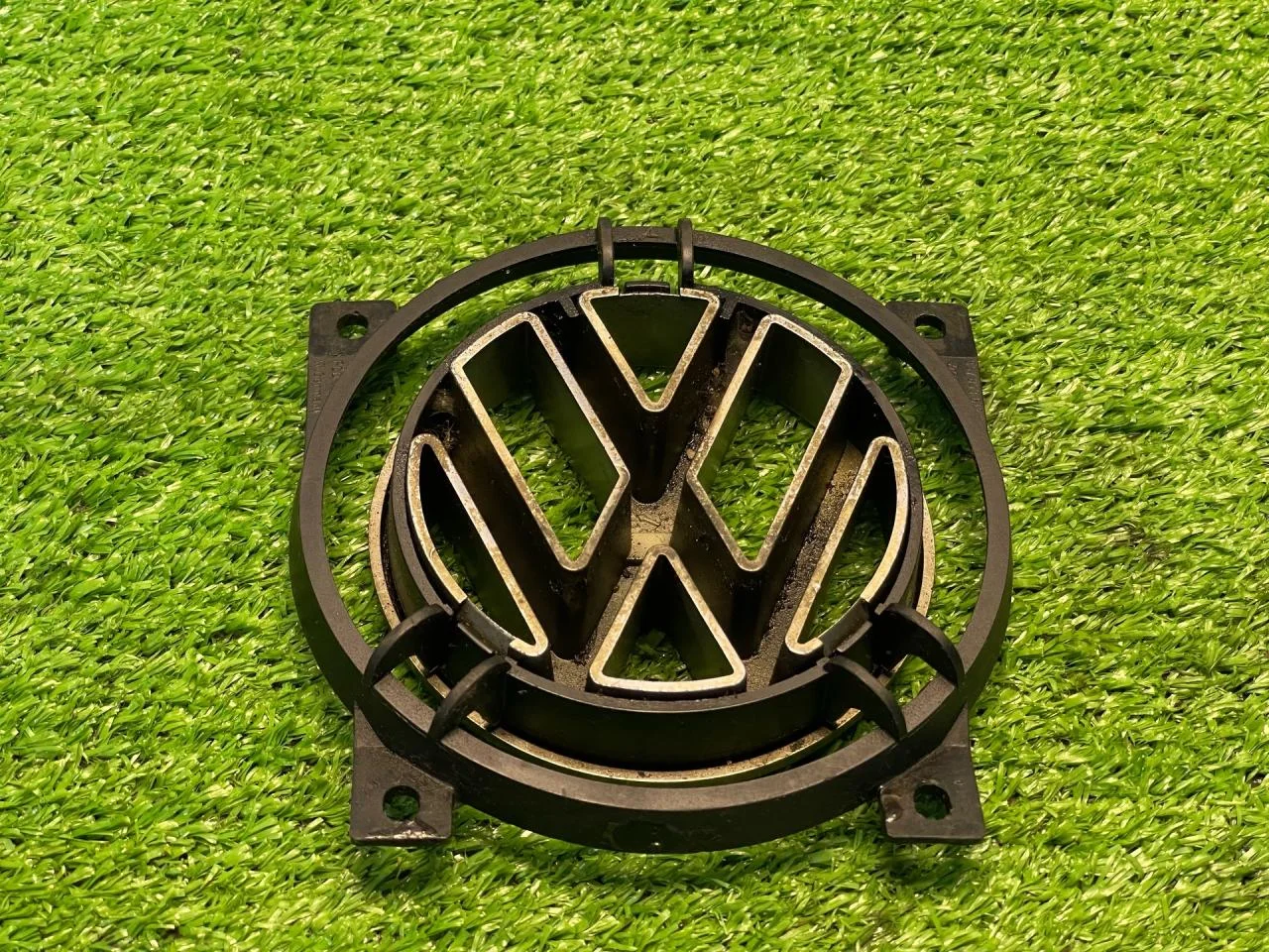 Эмблема Volkswagen Passat B3 - миниатюра 3