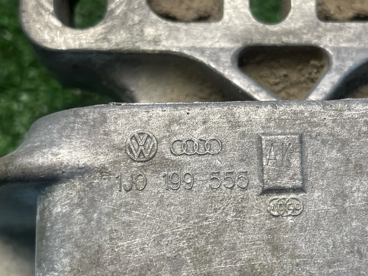 Подушка двигателя Volkswagen Bora - миниатюра 7