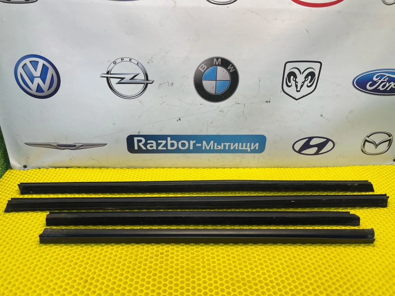 Молдинг двери Ford Mondeo 3 универсал - изображение 1